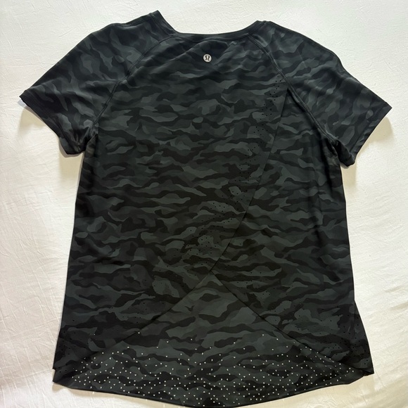 lululemon Black Camo Tee - Picture 4 of 5